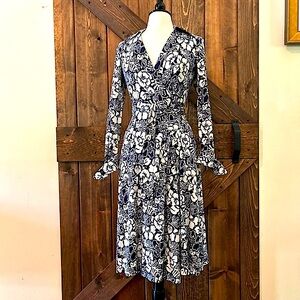 Iconic Vintage Wrap Dress by Diane VonFurstenburg - Navy/Ivory Cotton/Rayon